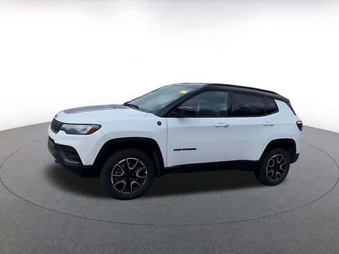 Used 2025 Jeep Compass Trailhawk image 8