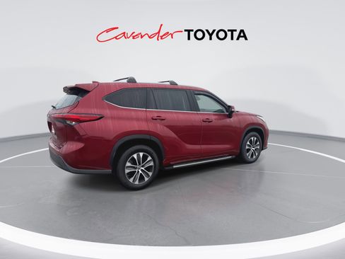 Used 2022 Toyota Highlander XLE image 8