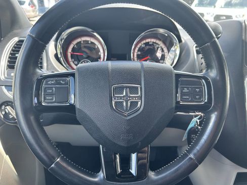 Used 2019 Dodge Grand Caravan SXT image 15