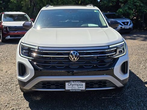 Used 2025 Volkswagen Atlas Peak Edition SE AWD/4WD image 2