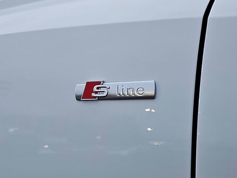 Used 2025 Audi Q3 2.0T Premium image 32