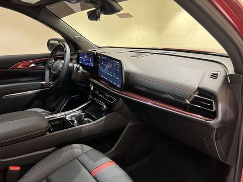 Used 2026 Chevrolet Traverse RS w/ LPO, Floor Liner Package FWD image 27