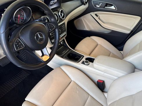 Used 2018 Mercedes-Benz GLA 250 4MATIC image 4