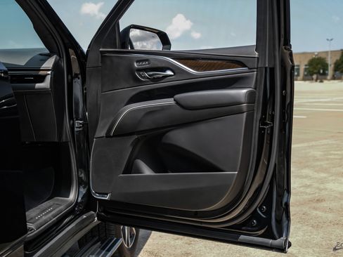 Used 2023 Cadillac Escalade Sport Platinum AWD/4WD image 91