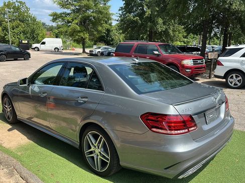 Used 2015 Mercedes-Benz E 350 4MATIC Sedan image 4
