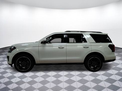 Used 2023 Ford Expedition Limited image 2