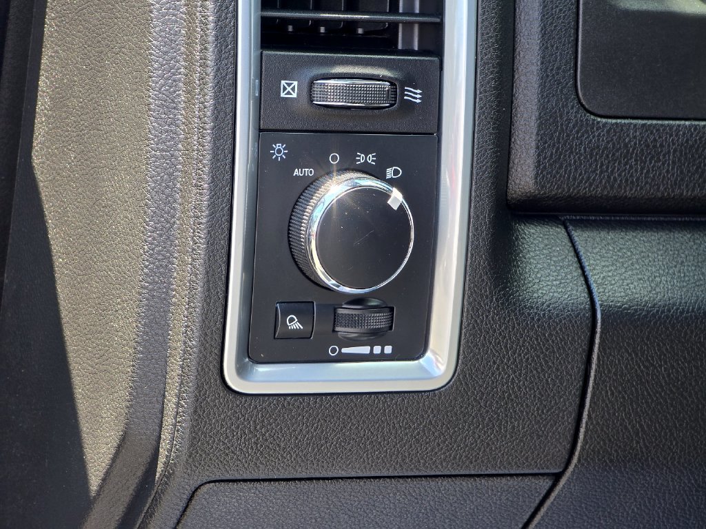 Used 2024 RAM 1500 Warlock AWD/4WD image 7