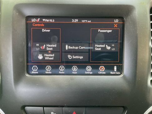 Used 2019 Jeep Cherokee Latitude Plus AWD/4WD image 25