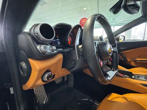 Used 2018 Ferrari GTC4Lusso T image 35