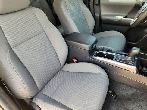 Used 2022 Toyota Tacoma SR5 RWD image 10
