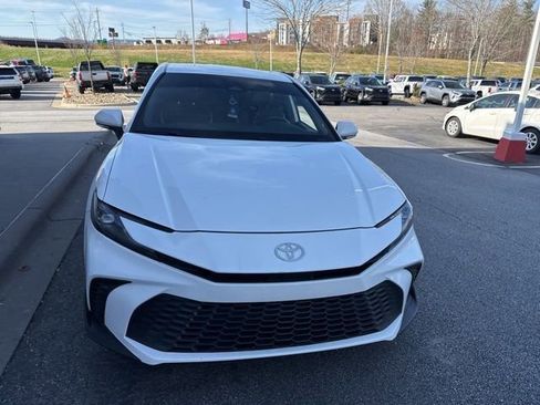 Used 2025 Toyota Camry SE w/ Convenience Package image 7