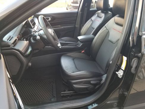 Certified 2024 Jeep Compass Trailhawk w/ Sun and Sound Group AWD/4WD image 9