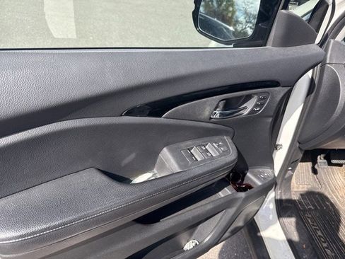 Used 2017 Honda Pilot Touring image 16