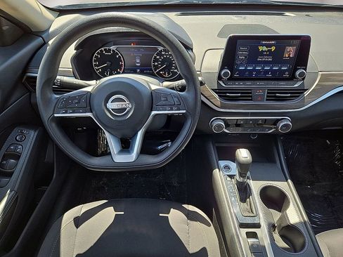 Used 2025 Nissan Altima 2.5 SV AWD/4WD image 18