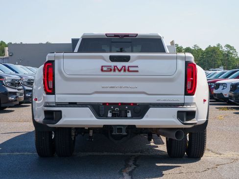 Used 2023 GMC Sierra 3500 Denali w/ Denali Ultimate Package AWD/4WD image 5
