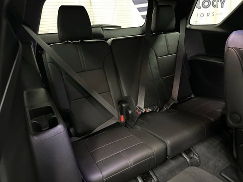 Used 2023 Chevrolet Traverse RS image 43