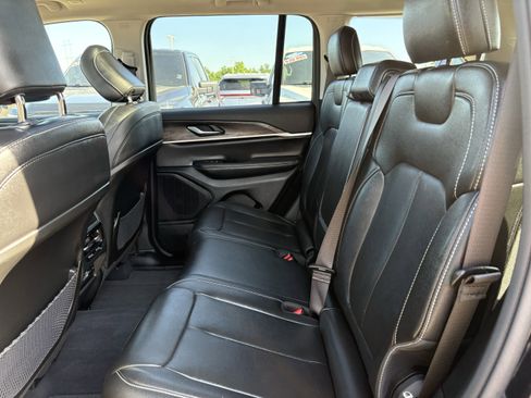 Used 2023 Jeep Grand Cherokee Limited image 12