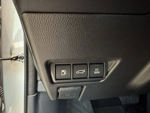 New 2025 Toyota Prius Plug-In Hybrid image 21