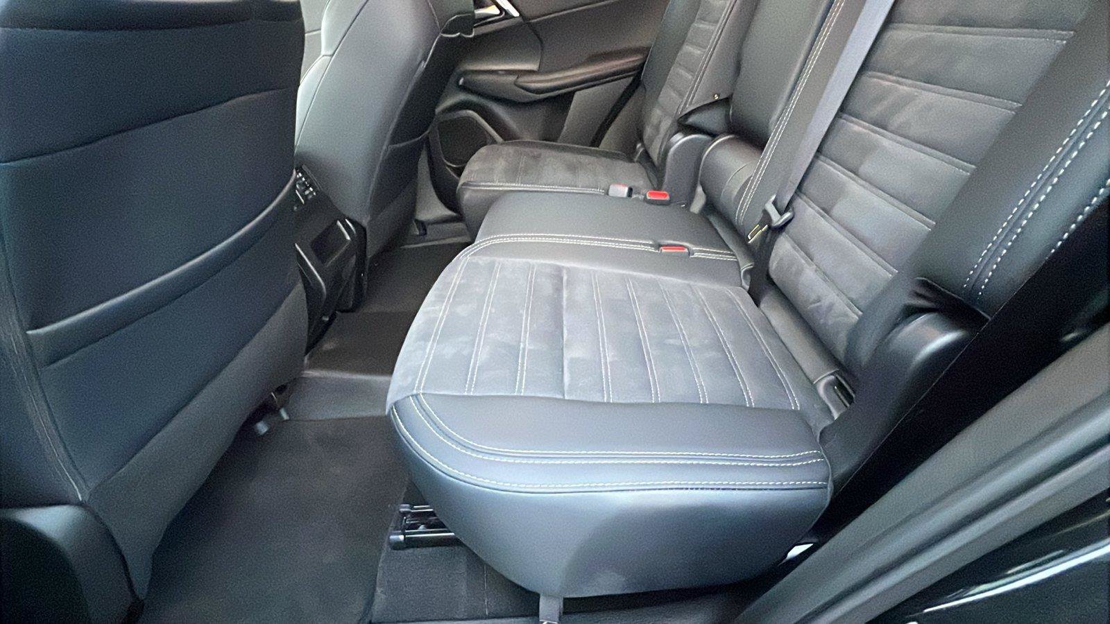 Used 2024 Mitsubishi Outlander SE AWD/4WD image 19