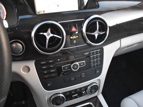 Used 2014 Mercedes-Benz GLK 350 4MATIC image 32