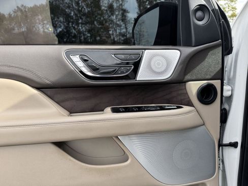 Used 2024 Lincoln Navigator L Reserve image 6