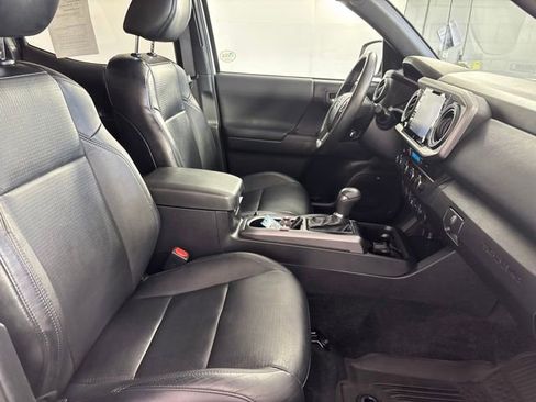 Used 2023 Toyota Tacoma TRD Off-Road w/ TRD Premium Off Road Package AWD/4WD image 28