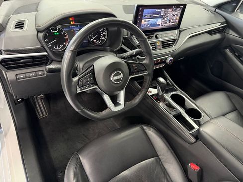 Used 2024 Nissan Altima 2.5 SR w/ SR Premium Package image 11