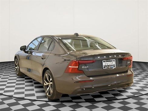 Used 2025 Volvo S60 B5 Core image 10