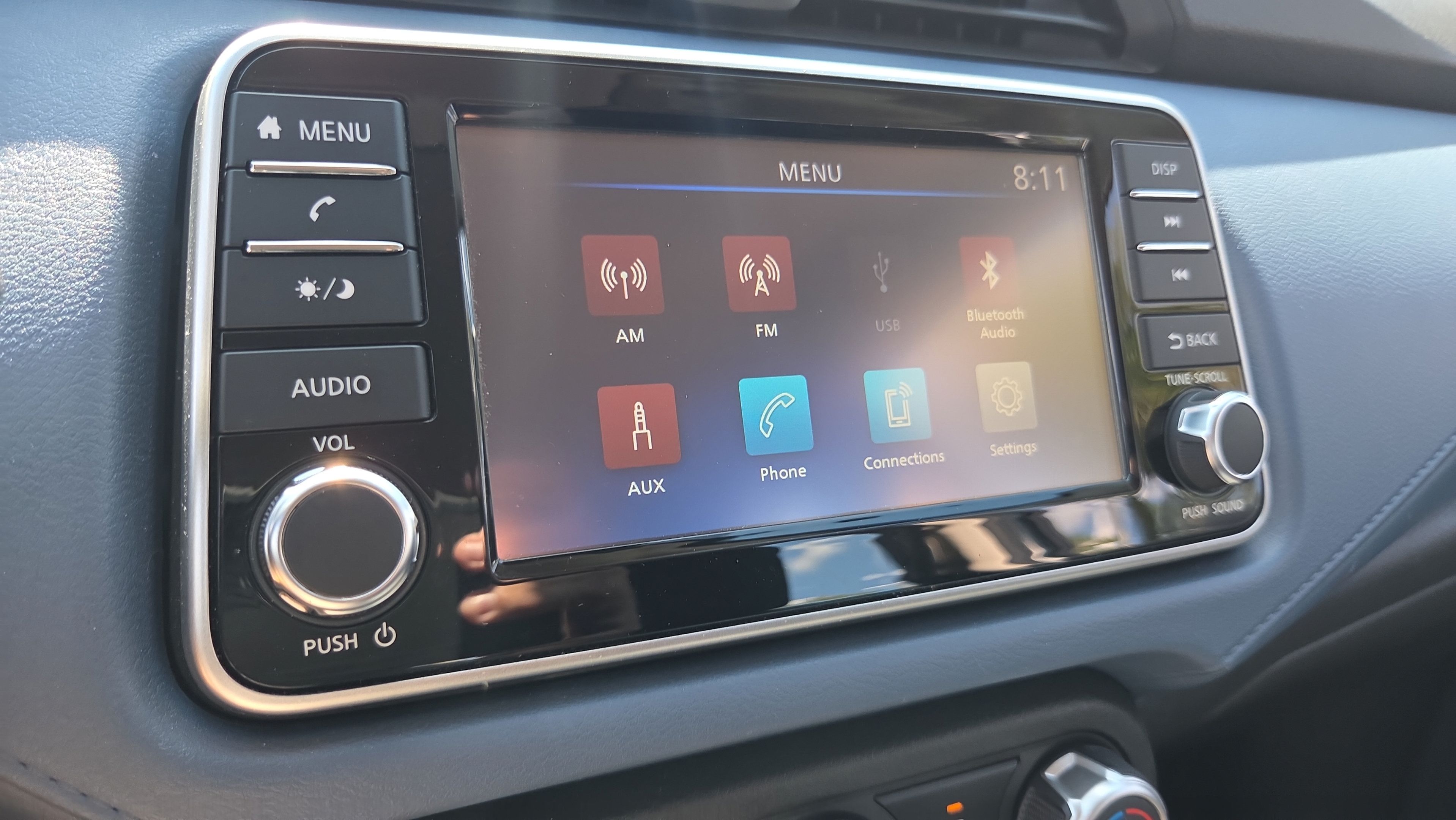 Used 2025 Nissan Versa SV FWD image 21
