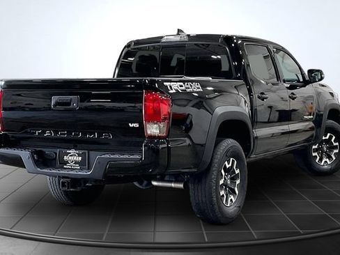 Used 2017 Toyota Tacoma TRD Off-Road AWD/4WD image 2