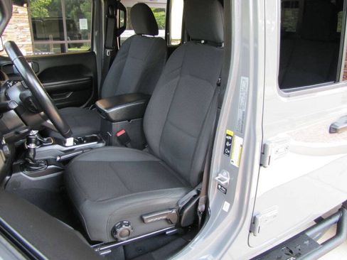Used 2021 Jeep Gladiator Sport AWD/4WD image 15