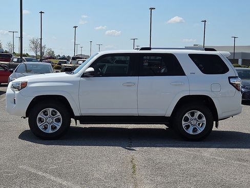 Used 2021 Toyota 4Runner SR5 AWD/4WD image 3