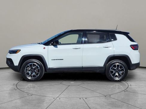 Certified 2025 Jeep Compass Trailhawk w/ Trailhawk Elite Group image 9