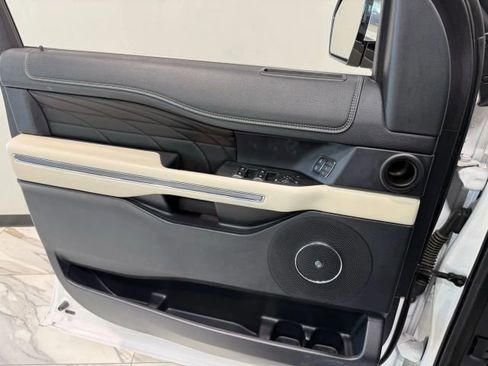 Used 2019 Ford Expedition Platinum image 13