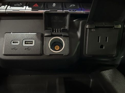 Used 2019 Chevrolet Silverado 1500 High Country w/ High Country Premium Package AWD/4WD image 39