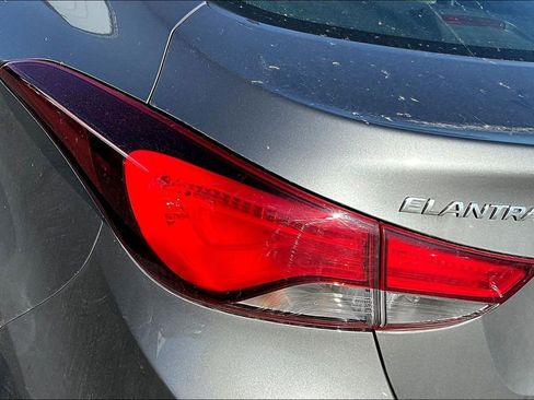 Used 2014 Hyundai Elantra SE w/ Option Group 02 FWD image 19