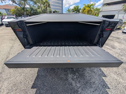 Used 2025 Tesla Cybertruck AWD Crew Cab image 16