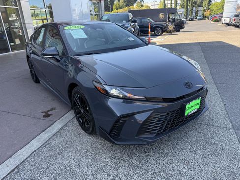 Used 2025 Toyota Camry SE w/ Convenience Package AWD/4WD image 8