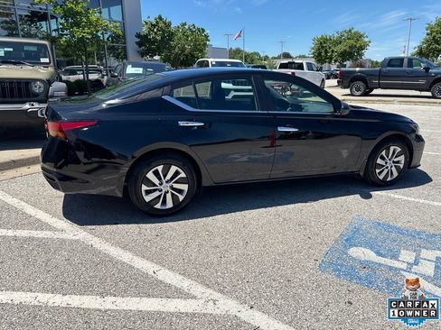 Used 2024 Nissan Altima 2.5 S FWD image 29