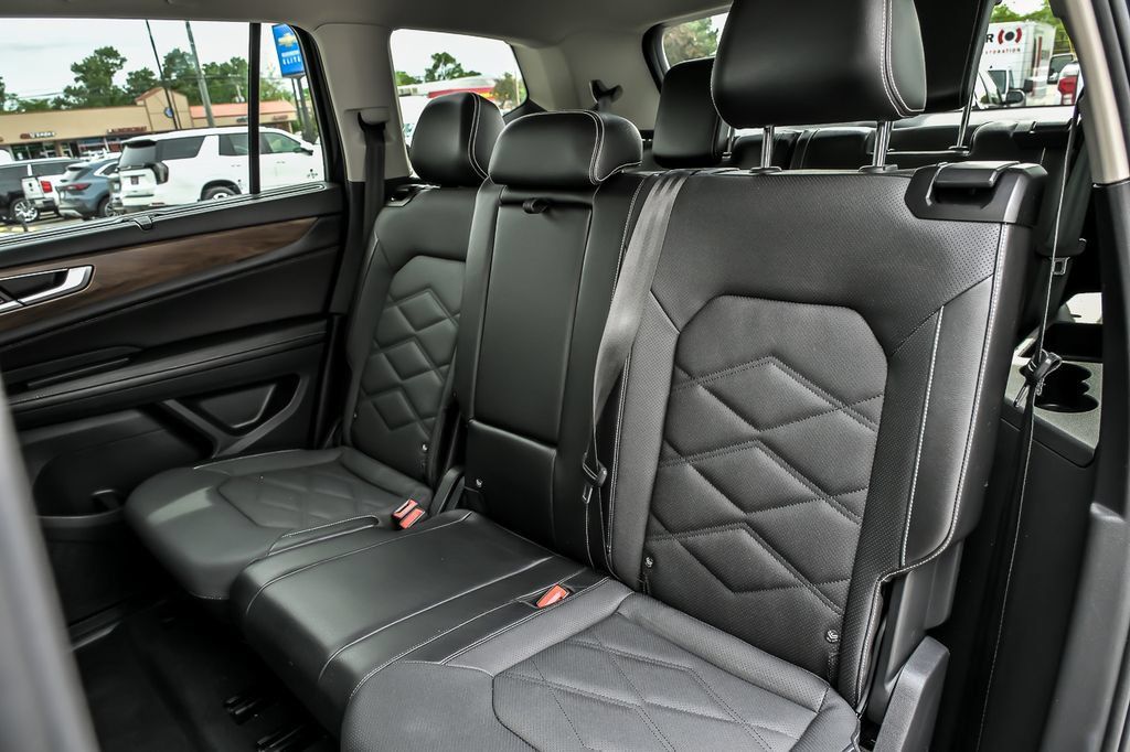 Used 2024 Volkswagen Atlas SE FWD image 17
