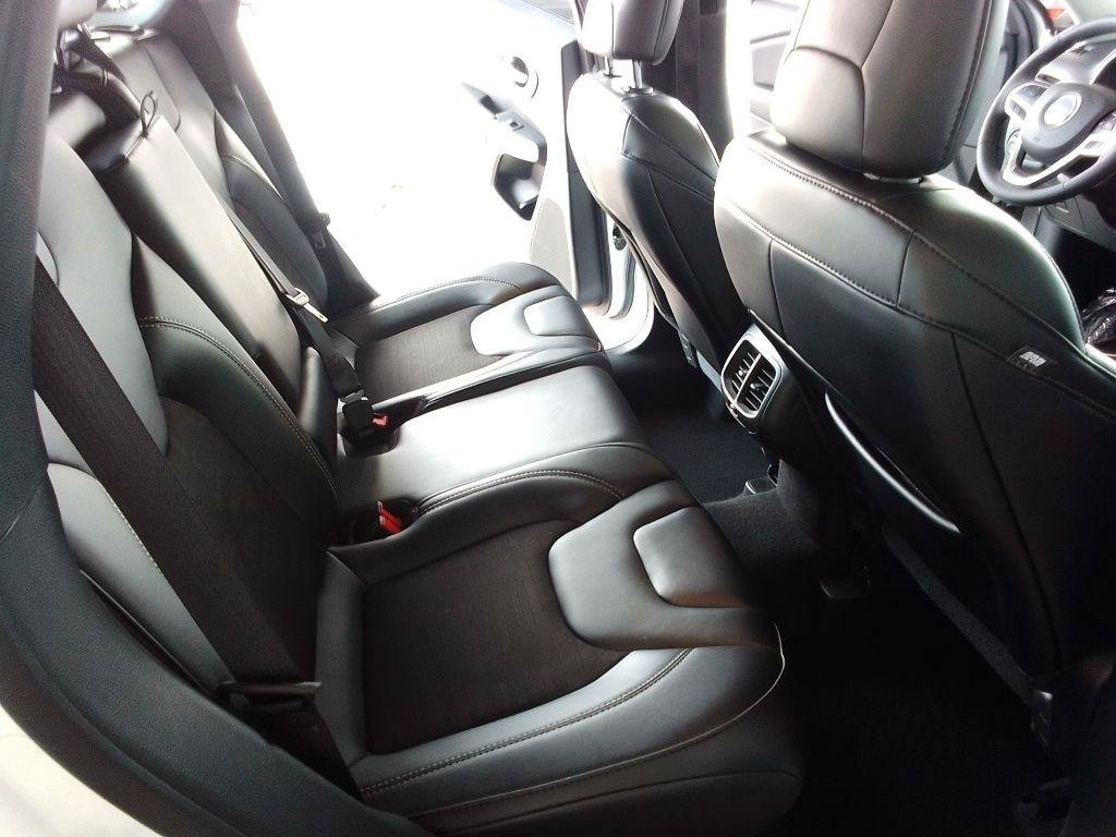 Used 2022 Jeep Cherokee Latitude w/ Sun & Sound Group AWD/4WD image 18