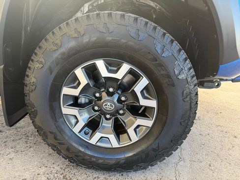 Used 2018 Toyota Tacoma TRD Off-Road image 11