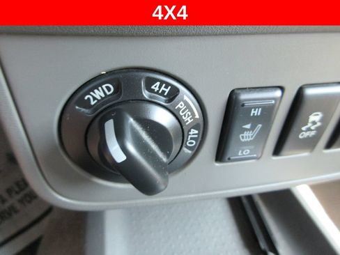 Used 2014 Nissan Frontier SV w/ SV Value Truck Package AWD/4WD image 26