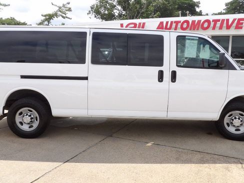 Used 2017 Chevrolet Express 3500 LS RWD image 2