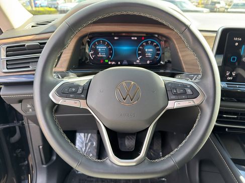 Used 2024 Volkswagen Atlas SE image 16