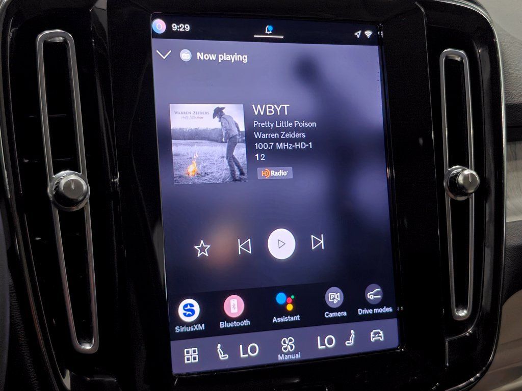 Used 2023 Volvo XC40 B4 Ultimate FWD image 38