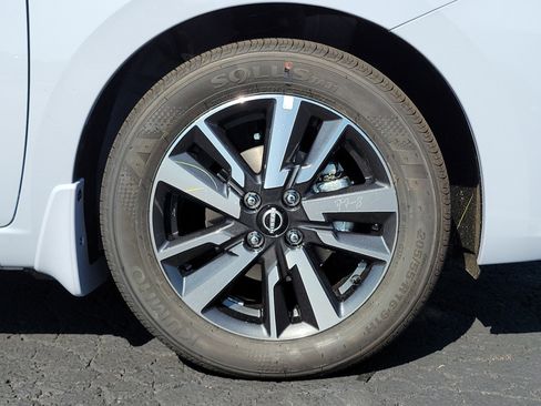 Used 2025 Nissan Versa SV w/ Trunk Package image 5