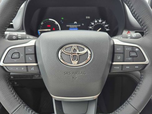 New 2026 Toyota Sienna XLE AWD/4WD image 27