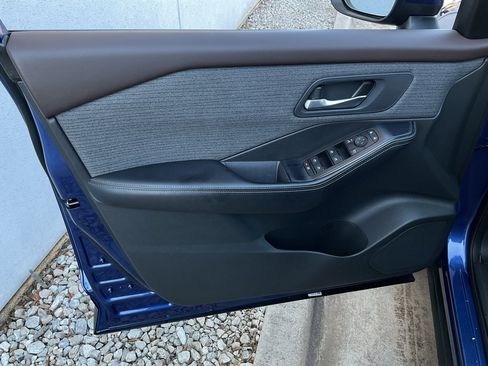 Used 2023 Nissan Rogue SV image 12