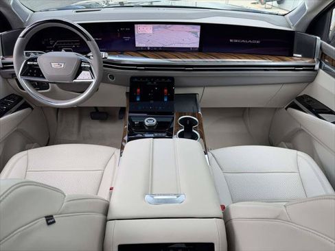 Used 2026 Cadillac Escalade Platinum Sport w/ LPO, ONYX Package AWD/4WD image 17